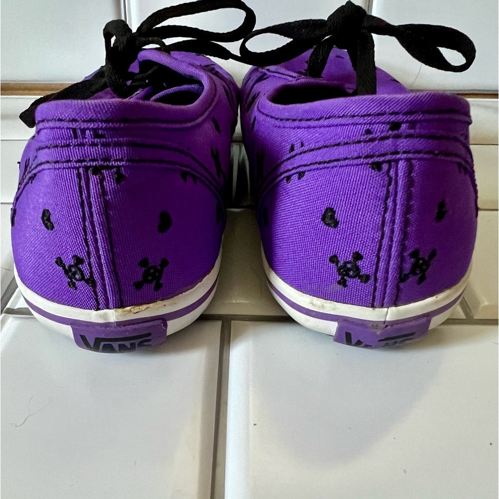 RARE Vans Embroidered Skulls and Hearts Size 6 - Picture 6 of 8